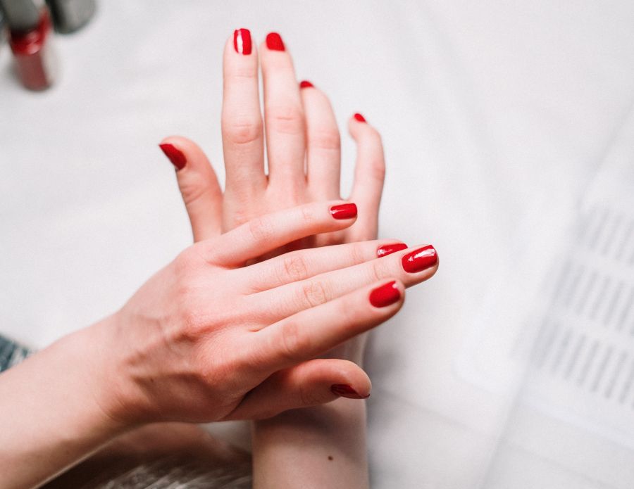 Specials 10 classic manicure 01 Specials